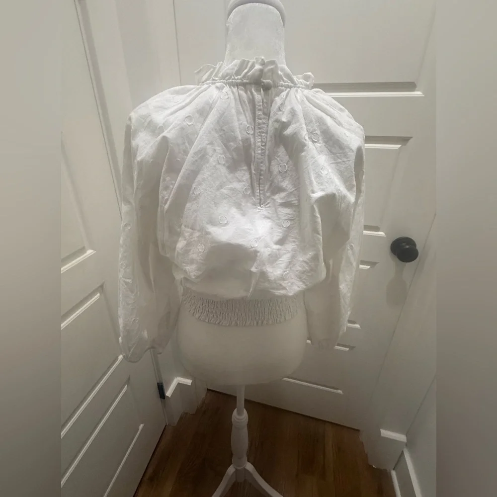 Anthropologie. Maeve Polka Dot Puff Sleeve Blouse. White. Size 2.